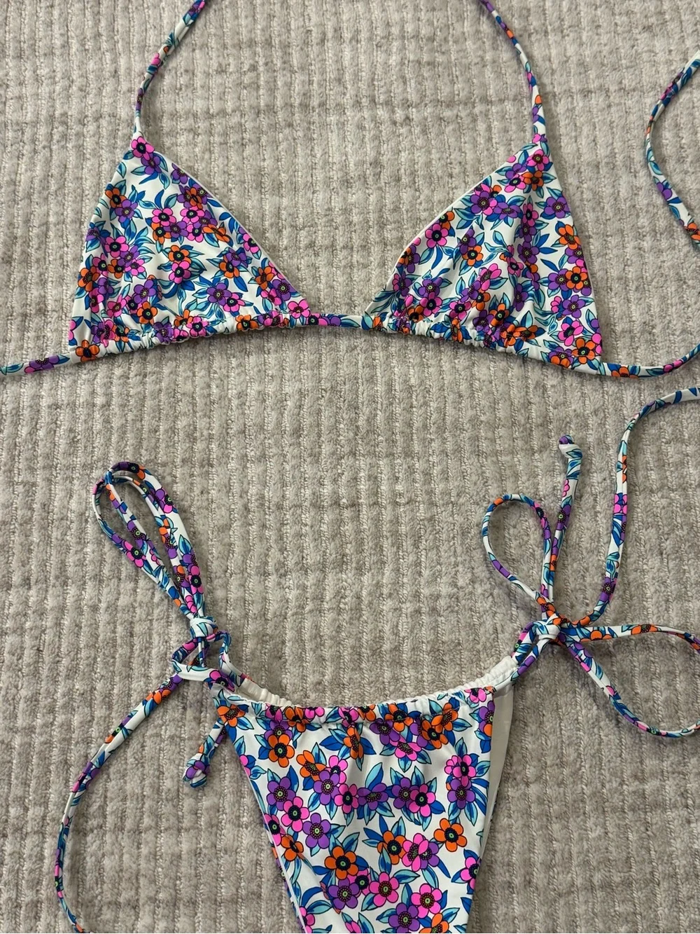Frankie's Bikinis ✨Rare Print 🌺 White Floral String Bikini